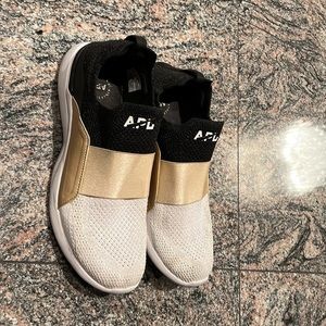 APL Techlpom bliss size 9.5 - metallic black, champagne, pearl